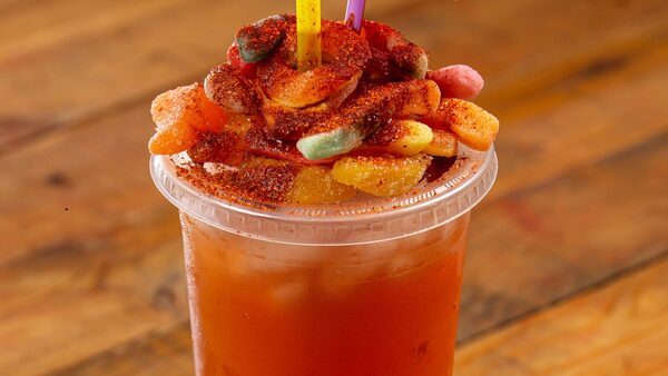 Michelada con gomitas, receta de michelada
